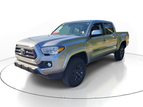 Certified 2023 Toyota Tacoma SR5 image 3