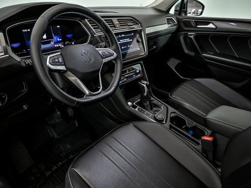 Certified 2024 Volkswagen Tiguan SE image 10