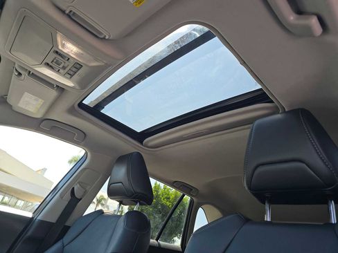 Used 2022 Toyota RAV4 XLE Premium image 63