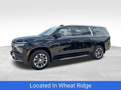 Used 2025 Chevrolet Suburban LT w/ Comfort Package AWD/4WD image 1