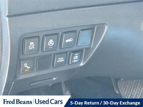 Used 2019 Nissan Pathfinder Platinum image 11