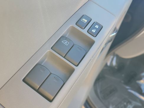 Used 2019 Nissan Frontier SV image 19