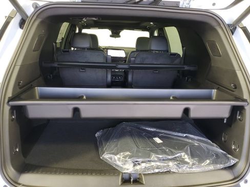 New 2026 Chevrolet Traverse Z71 w/ LPO, Cargo Package AWD/4WD image 33