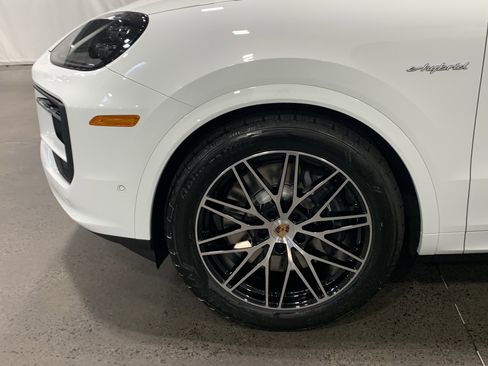 New 2026 Porsche Cayenne E-Hybrid Coupe image 33