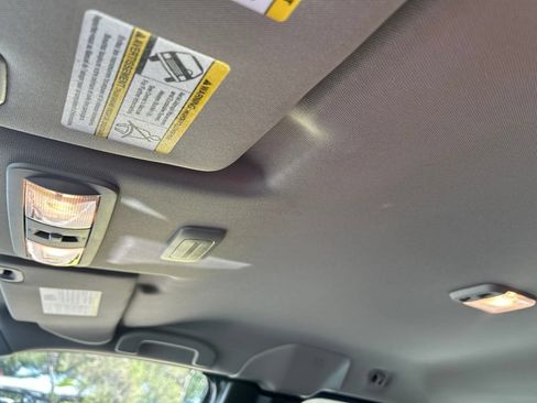 Used 2024 Nissan Frontier SV RWD image 8