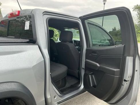 Used 2023 Chevrolet Colorado Trail Boss w/ Technology Package AWD/4WD image 18