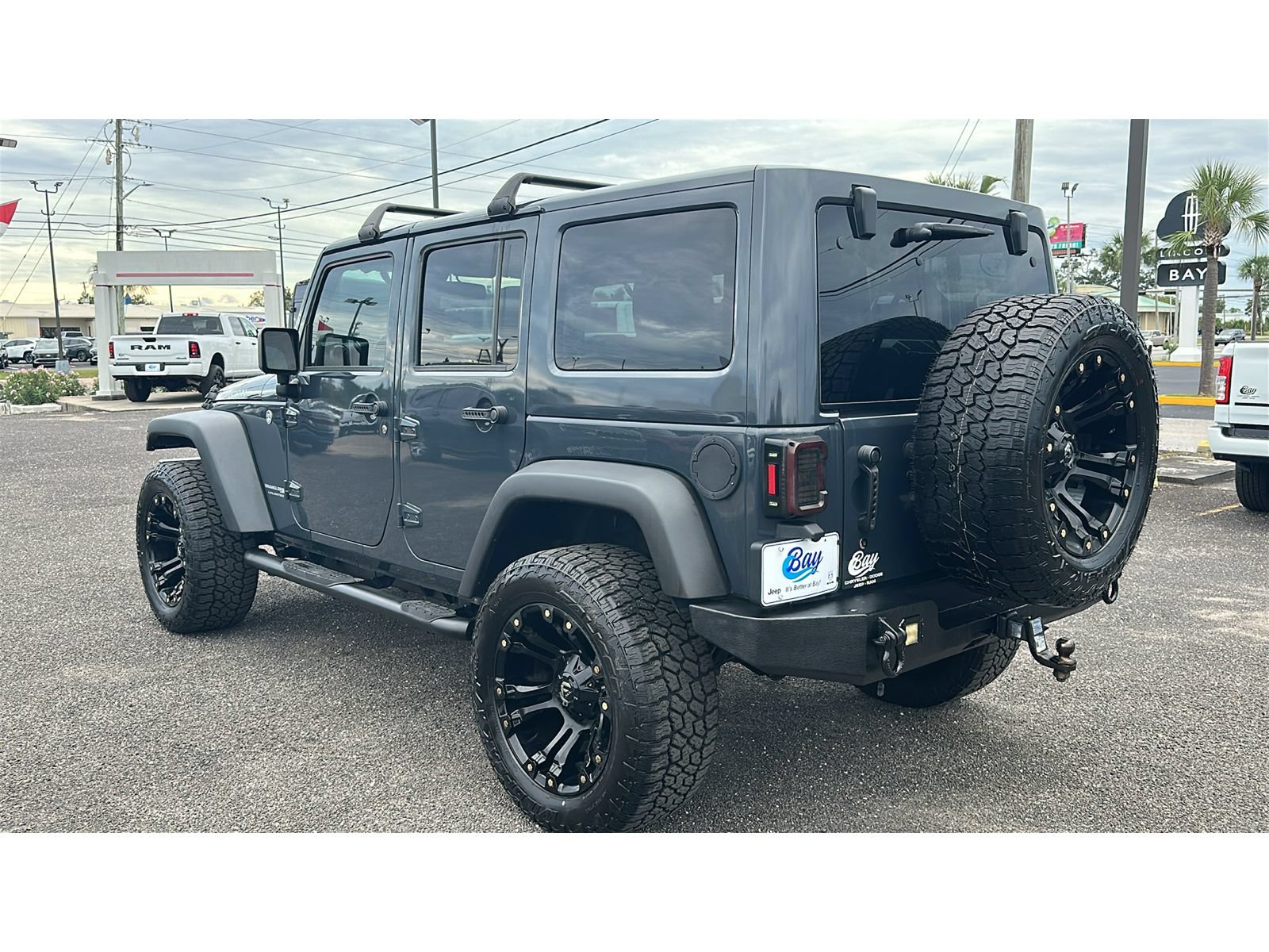 Used 2018 Jeep Wrangler Unlimited Rubicon w/ Cold Weather Group AWD/4WD image 4