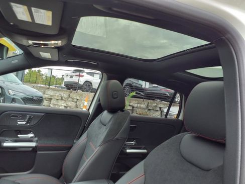 Used 2025 Mercedes-Benz GLA 250 4MATIC image 11