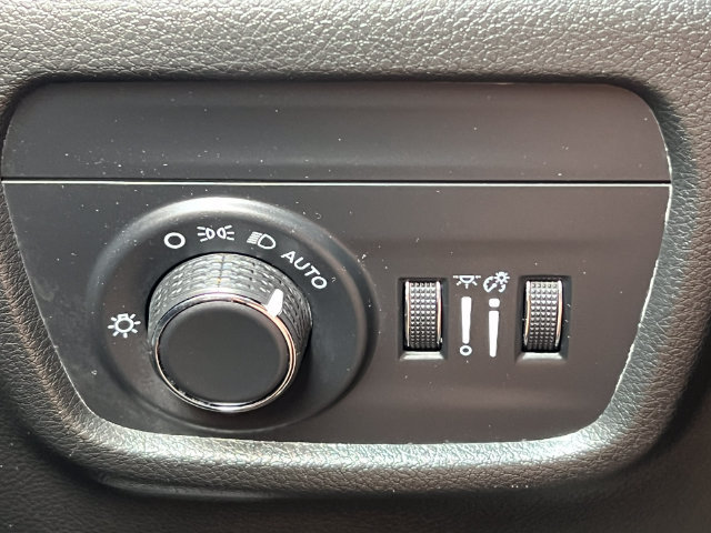 Used 2025 Jeep Grand Cherokee Laredo X w/ Luxury Tech Group I AWD/4WD image 18
