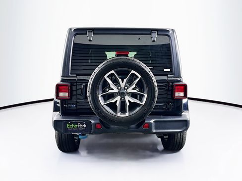 Used 2024 Jeep Wrangler Unlimited w/ Convenience Group AWD/4WD image 7