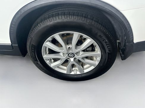 Used 2017 Nissan Rogue SV image 11