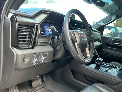 Used 2023 GMC Sierra 1500 AT4 w/ Technology Package AWD/4WD image 10