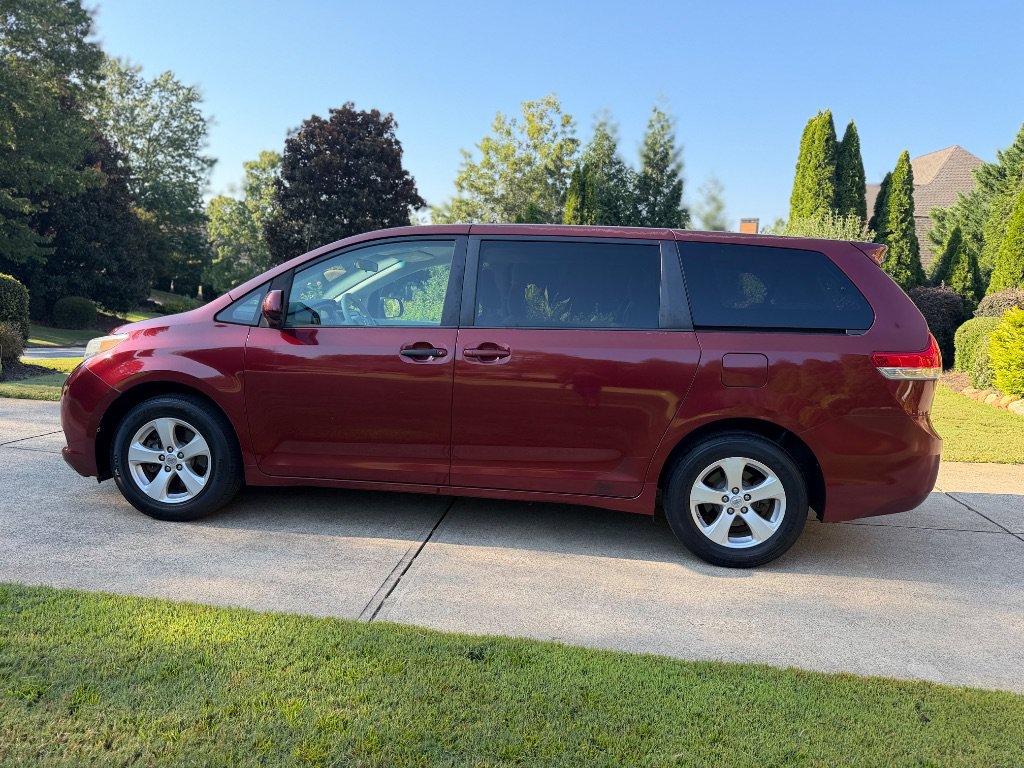 Used 2012 Toyota Sienna LE FWD image 9