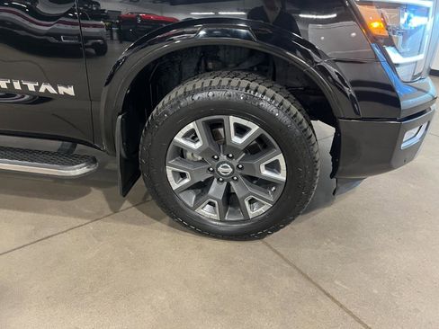 Used 2021 Nissan Titan Platinum Reserve w/ Moonroof Package image 40