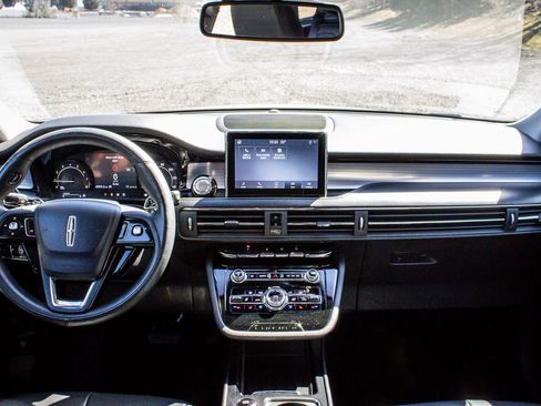 Used 2021 Lincoln Corsair AWD w/ Premium Package image 13