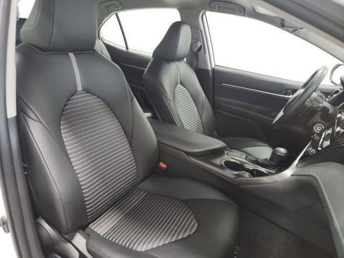 Used 2024 Toyota Camry SE image 14