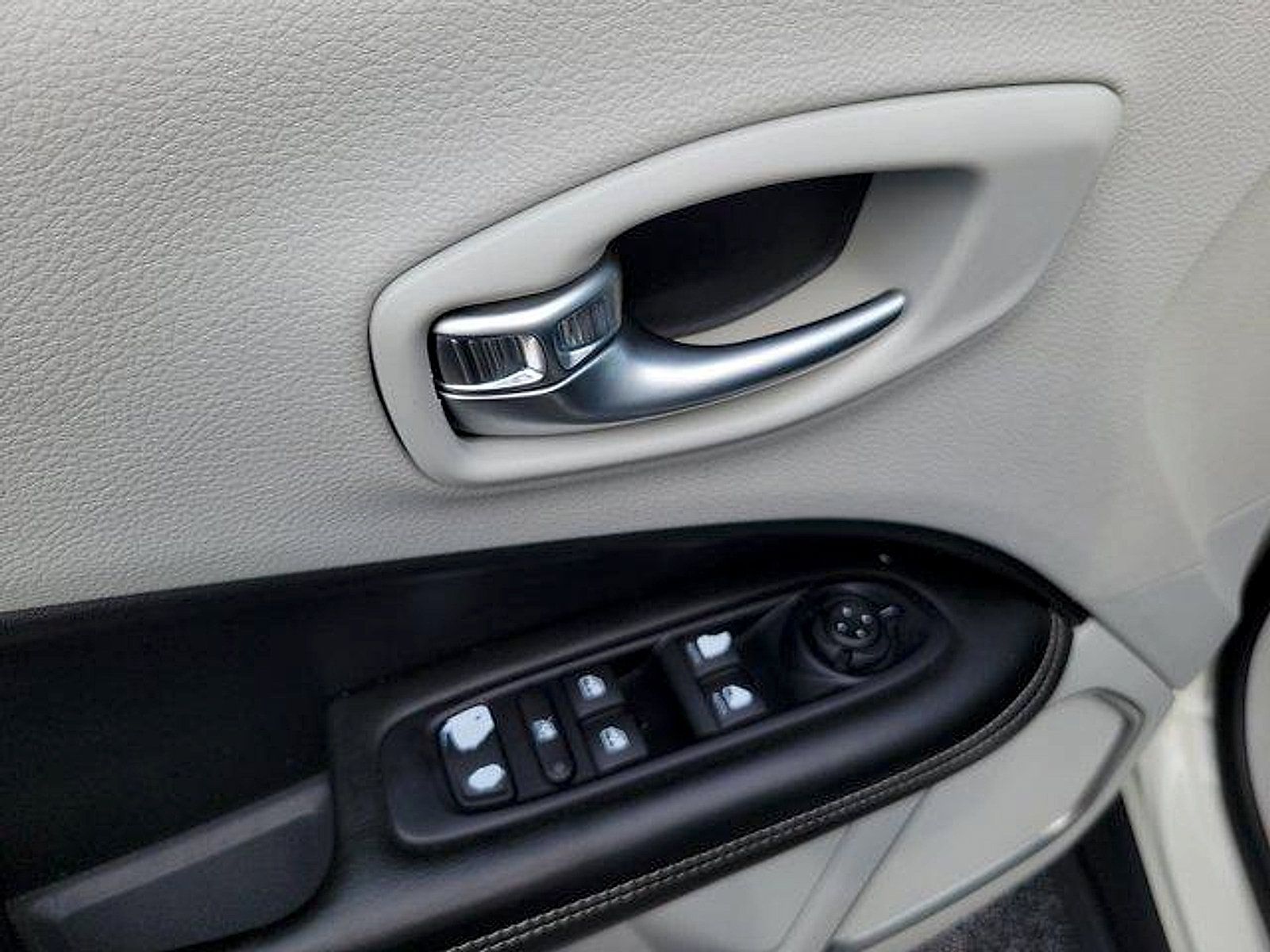 Certified 2019 Jeep Compass Latitude w/ Popular Equipment Group FWD image 22