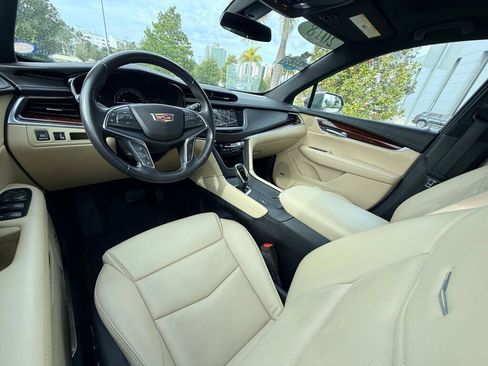 Used 2018 Cadillac XT5 Luxury w/ Driver Awareness Package image 21