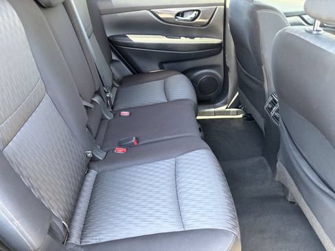 Used 2019 Nissan Rogue SV w/ Premium Package FWD image 18