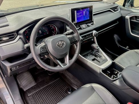 Used 2023 Toyota RAV4 XLE Premium FWD image 5