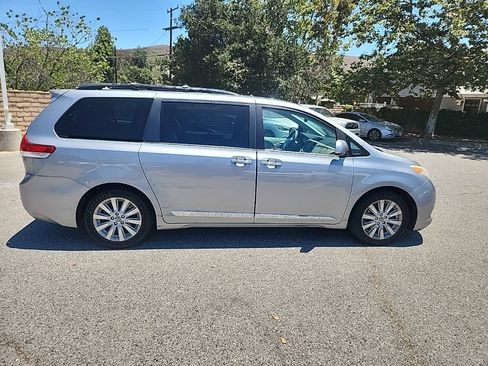 Used 2012 Toyota Sienna Limited w/ Premium Pkg FWD image 6