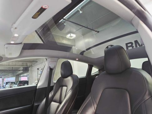 Used 2021 Tesla Model Y Long Range image 24