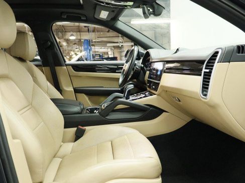 Used 2019 Porsche Cayenne S AWD/4WD image 23