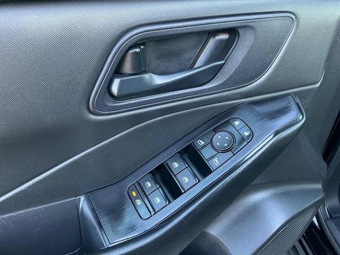 Used 2024 Nissan Rogue S FWD image 16