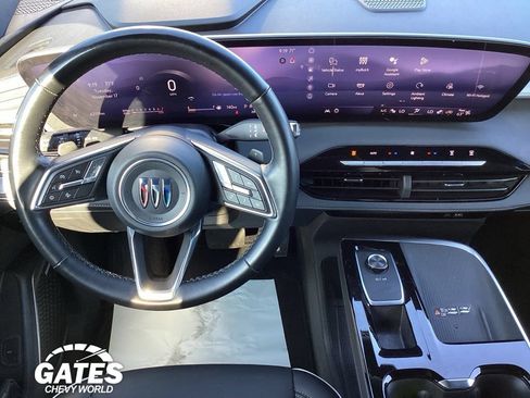 Used 2025 Buick Enclave Preferred AWD/4WD image 17