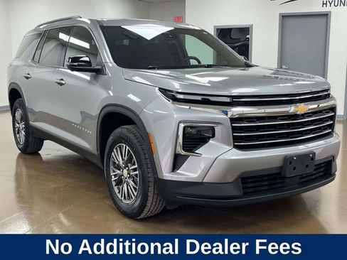 Used 2024 Chevrolet Traverse LT AWD/4WD image 3