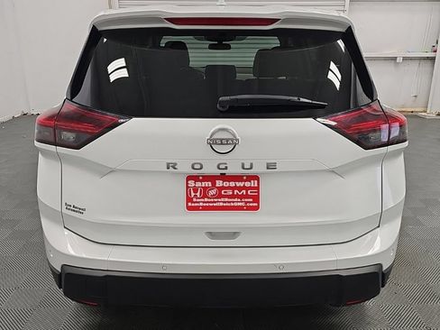 Used 2025 Nissan Rogue SV FWD image 8