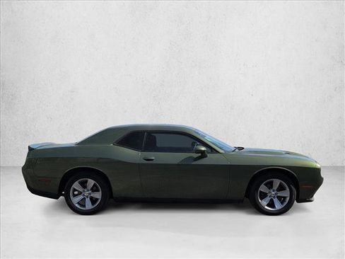 Used 2019 Dodge Challenger SXT image 4