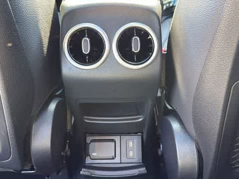 Used 2026 Mercedes-Benz GLB 250 4MATIC image 30