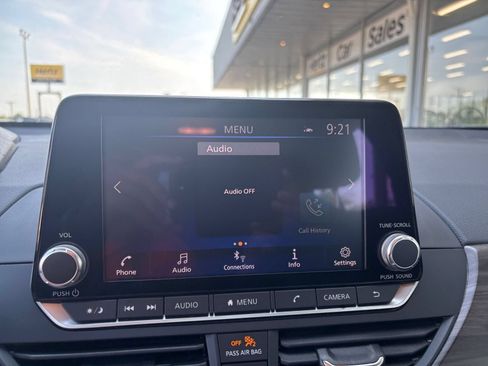 Used 2025 Nissan Altima 2.5 SV FWD image 16