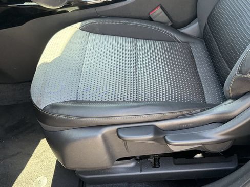 Used 2025 Chevrolet Trax LT FWD image 8