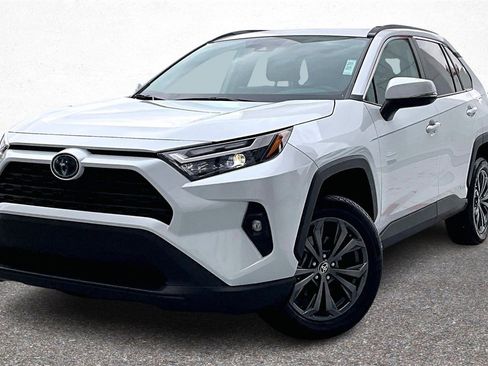 Used 2023 Toyota RAV4 XLE Premium image 3