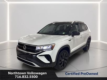 Used 2024 Volkswagen Taos SE w/ Panoramic Sunroof Package
