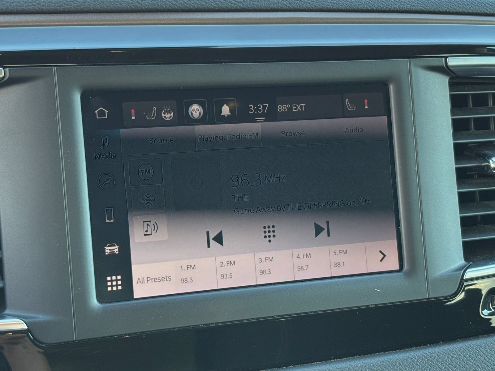 Used 2024 Chrysler Voyager LX FWD image 19