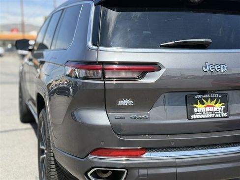Used 2022 Jeep Grand Cherokee L Overland w/ Luxury Tech Group IV AWD/4WD image 12