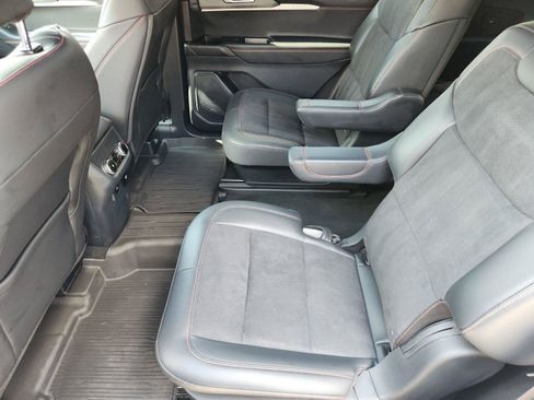 Certified 2025 Ford Explorer ST AWD/4WD image 11