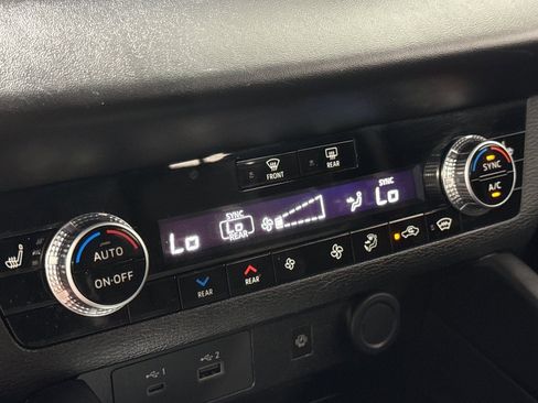 Used 2023 Mitsubishi Outlander SEL image 37