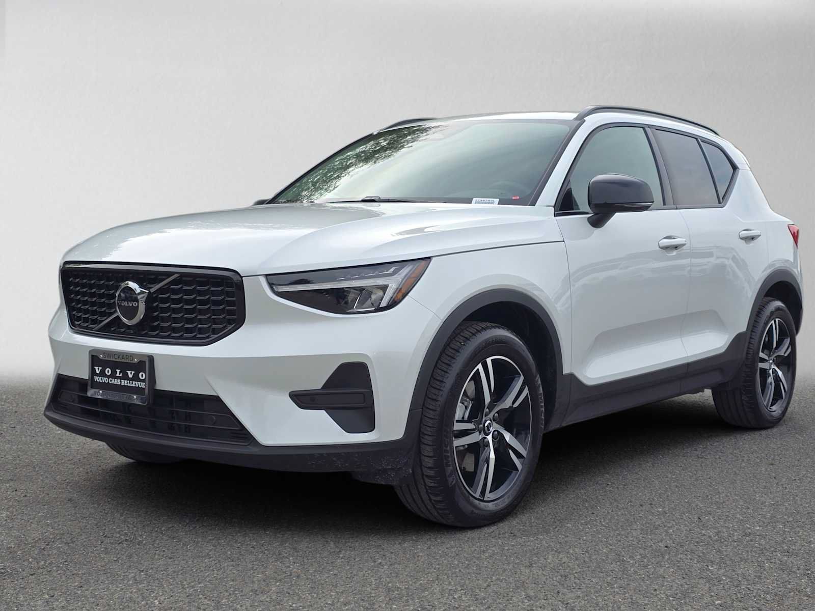 Used 2026 Volvo XC40 B5 Core w/ Climate Package AWD/4WD image 7