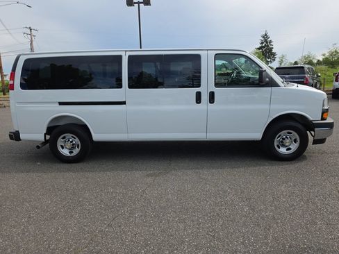 Certified 2025 Chevrolet Express 3500 LT w/ LT Preferred Equipment Group RWD image 7