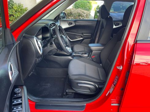 Used 2025 Kia Soul LX w/ LX Technology Package image 27