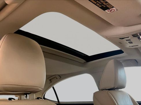 Used 2018 Lexus ES 350 w/ Luxury Package w/Wood Trim FWD image 12