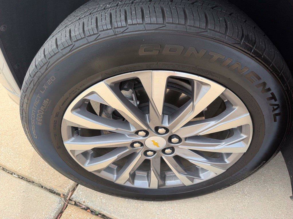 Used 2023 Chevrolet Traverse Premier FWD image 27