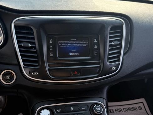 Used 2016 Chrysler 200 Limited FWD image 10