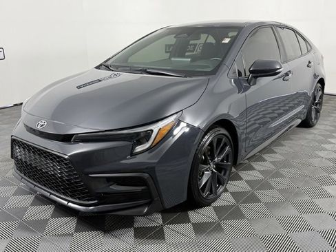 Used 2023 Toyota Corolla SE image 2
