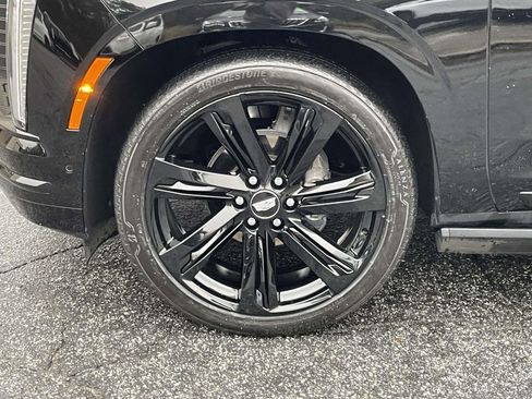 Certified 2025 Cadillac Escalade ESV Sport Platinum image 9