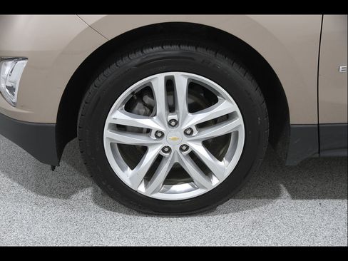 Used 2018 Chevrolet Equinox Premier FWD image 22